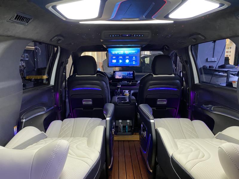 丰田塞纳内饰改装方案