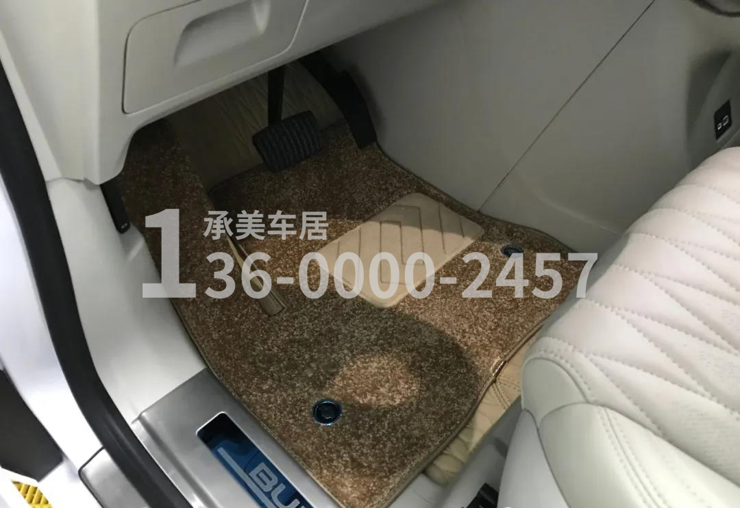 从平平无奇的商务车变成一辆内部奢华靓丽的“高档车”