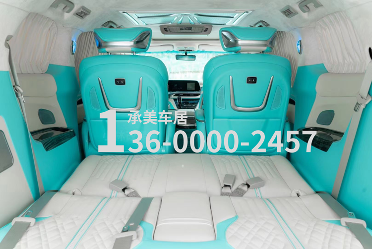 别克gl8选用了一套蒂芙尼蓝色调的内饰