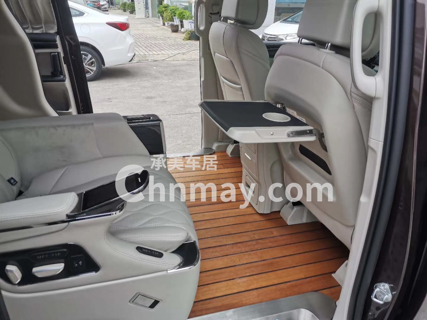 承美车居是一家一站式商务车改装公司