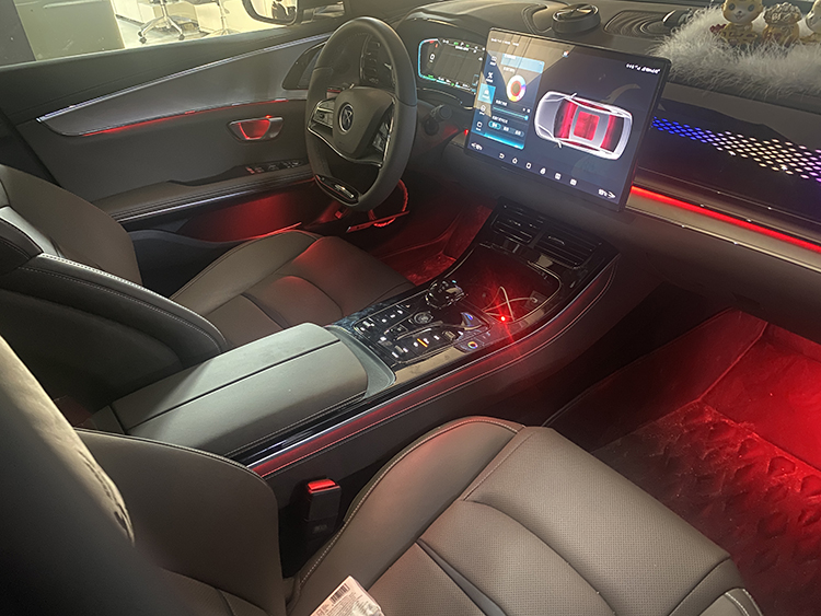 广州曾小姐比亚迪汉氛围灯改装案例