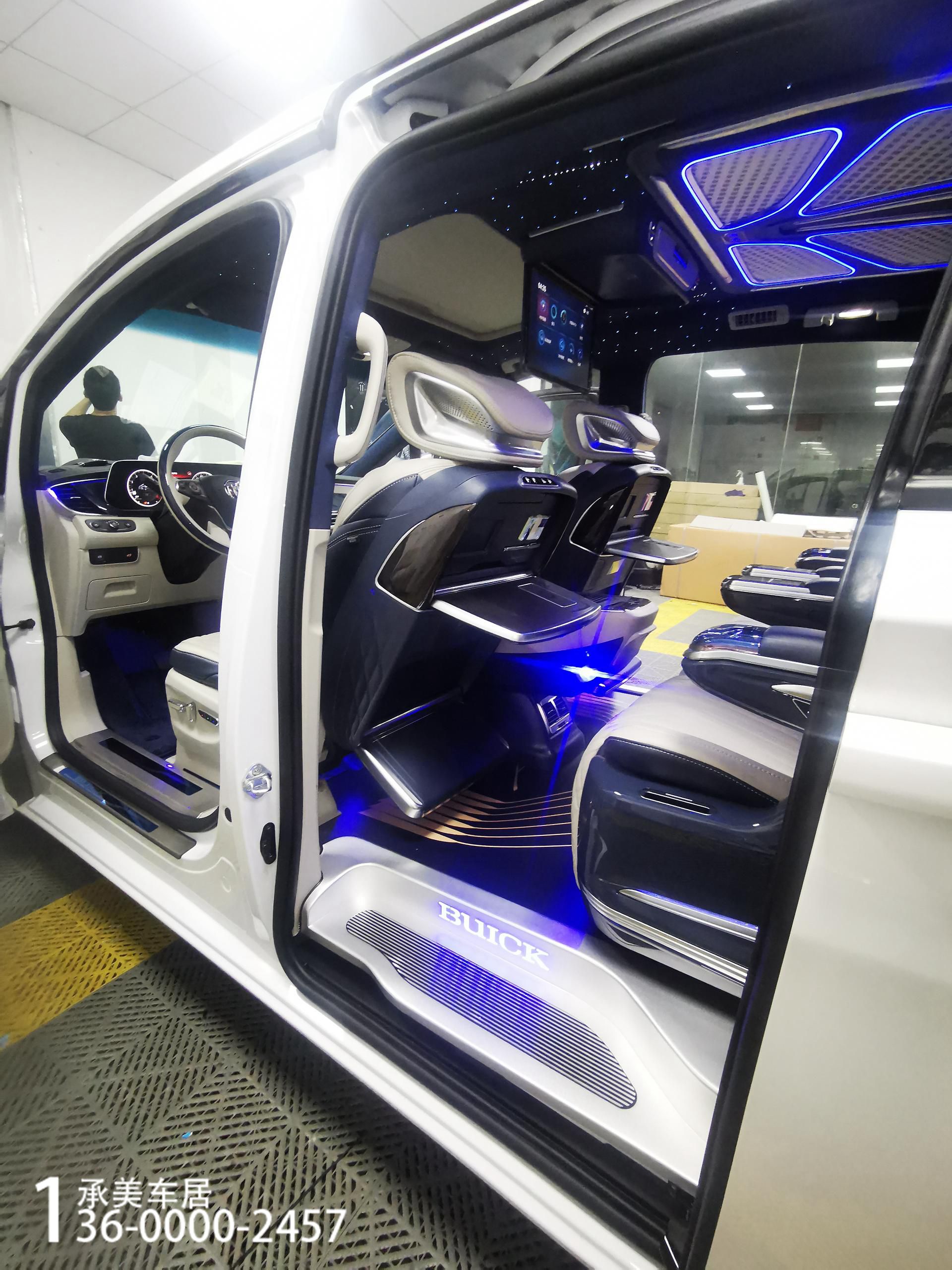 但其实别克gl8加装了这个氛围灯汽车用品后